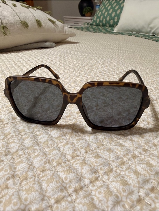 Accessories - Oversized Tortoiseshell Square Sunglasses - Brown/Black Lenses